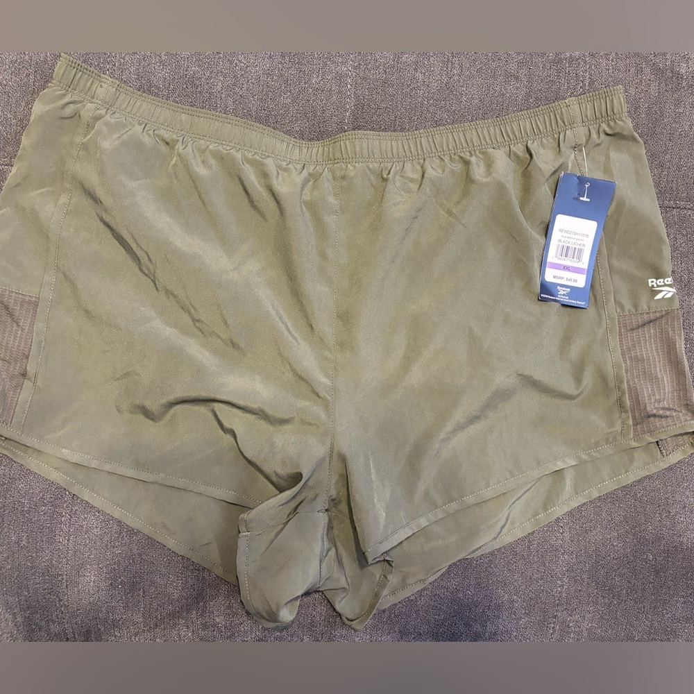 Reebok Women’s Run With It Shorts. Size XXL